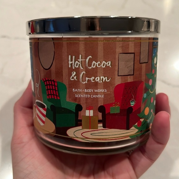 Bath & Body Works Candle - Picture 1 of 4